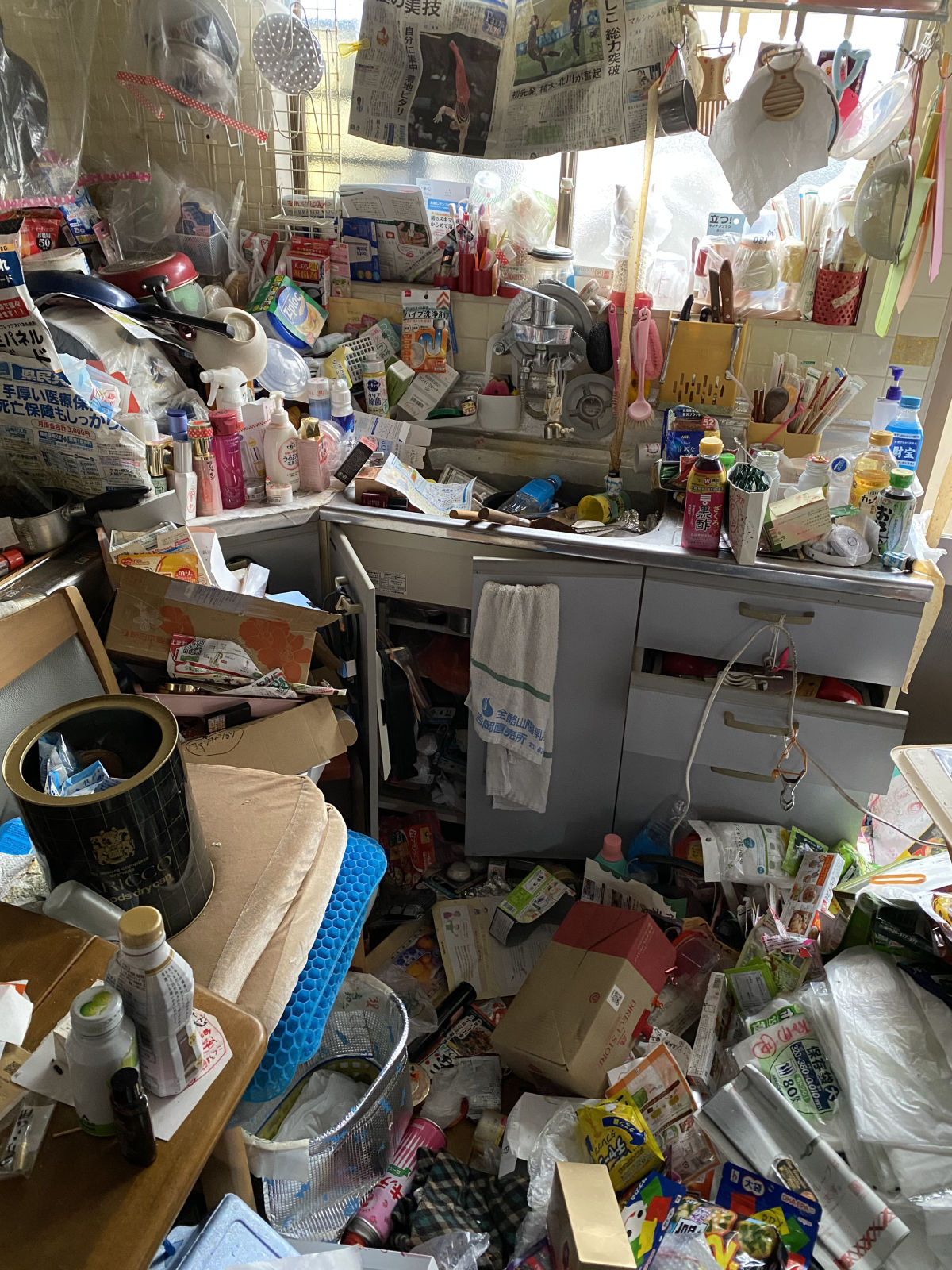 福山市・ゴミ屋敷片付け作業事例｜キッチン丸ごと不用品回収完了！ 作業写真