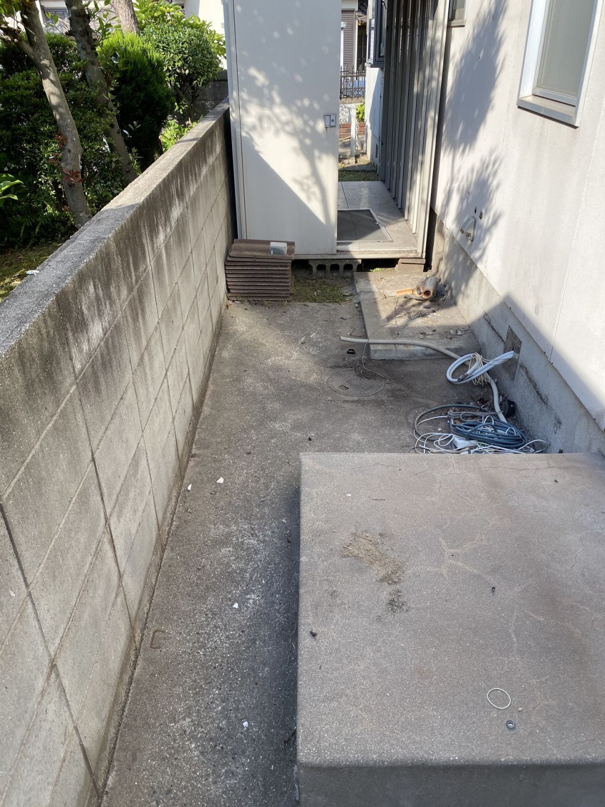 福山市幕山台 家の脇の通路 作業後