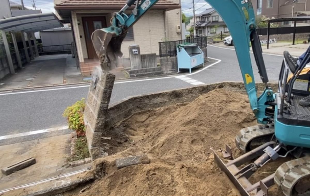 福山市で庭リフォーム｜庭まわりを整える作業を便利屋ふじわらが対応！ 作業写真